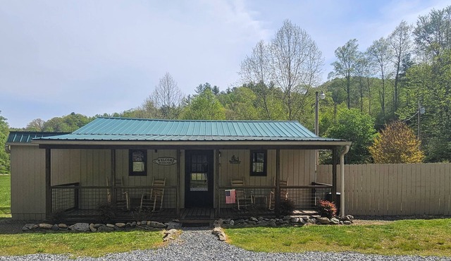 Creek Life Cottage is a place where you can relax and unwind on the creek.