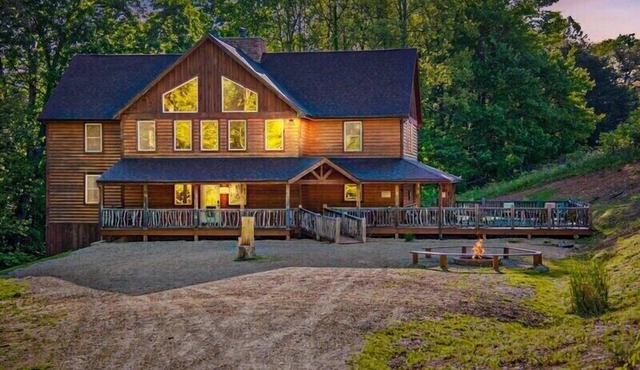 Creek Lodge | Hocking Hills, 7BR, Pool, Theater
