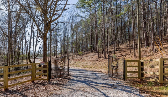 Creek Lodge - LaGrange's Best Kept Secret