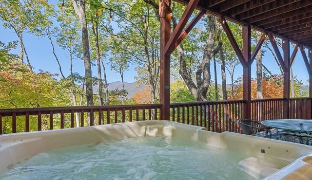 Creek'nWoods IV -Views-Decks-waterfall-sleeps 14