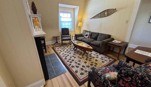 Creek Side Apartment on Main Street in Hot Springs!