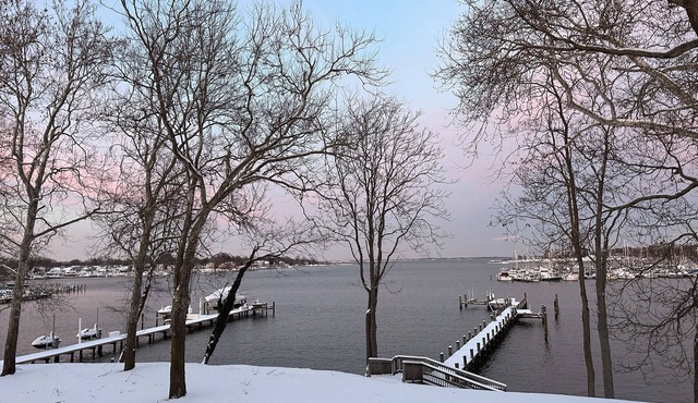 Creek-Side Bliss: Unwind and Create Lasting Memories at Our Beautiful Retreat