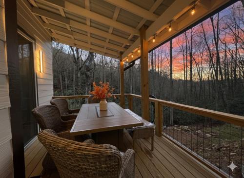 Creek side Mountain Perfect for Families