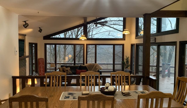 Creek side retreat and breathtaking views! Moments from hunting and fishing!