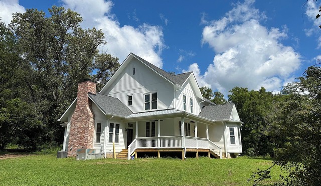 Creek-side retreat in the woods, perfect for families seeking quality time