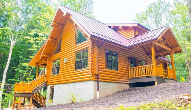 Creek Song Cabin 3 bedroom, sleeps 6, hot tub