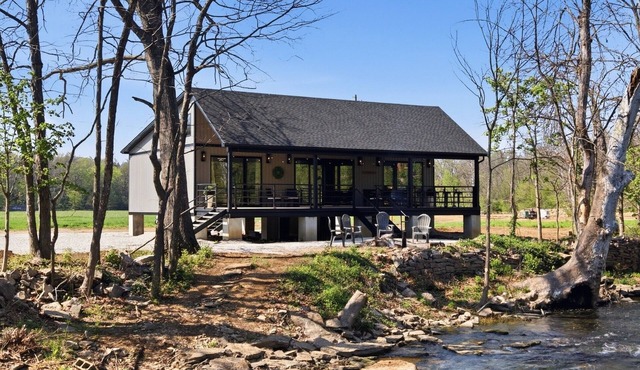 Creek Song Cabin in Bourbon Capital
