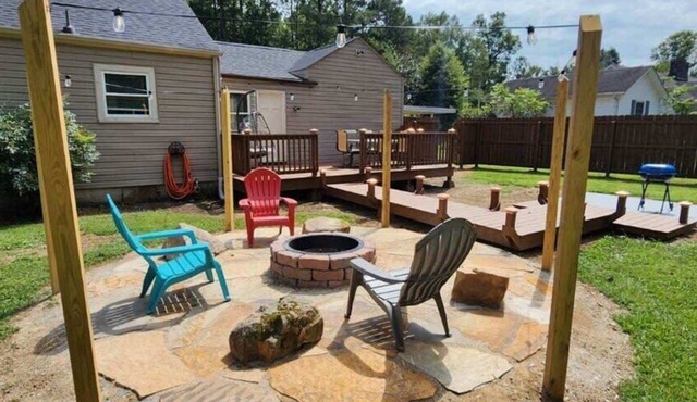 Creek Valley House that's cozy, quiet, and peaceful!