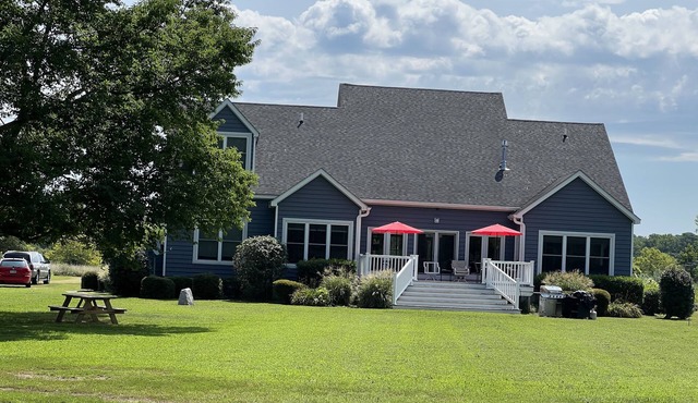 Creek waterfront home adjunct to Chesapeake, Beach, Fishing, Golf, Wineries