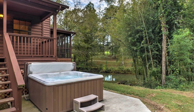 Creekfront Cabin Near Chattanooga w/Hot Tub!