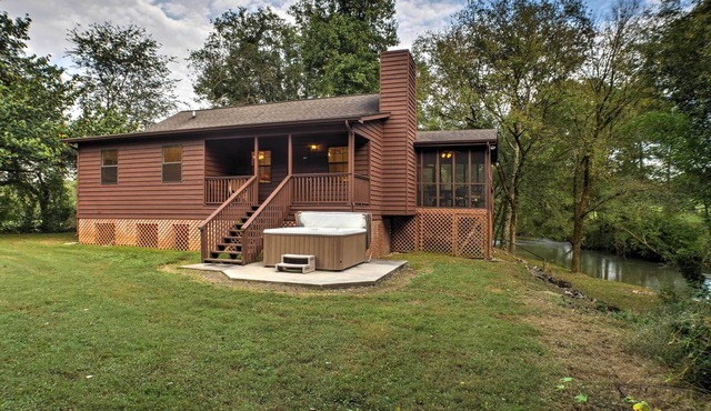 Creekfront Cabin Near Chattanooga w/Hot Tub!