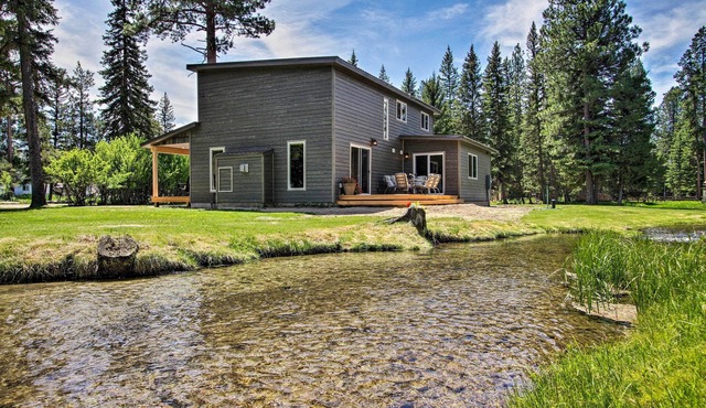 Creekfront Lincoln Home, Steps from Downtown!