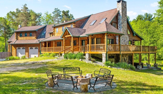 Creekfront Log Mansion With Heated Outdoor Pool and Hot Tub