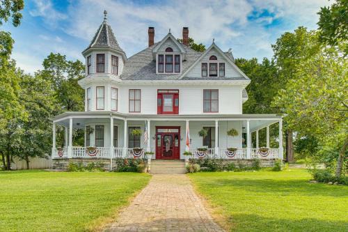 Creekfront Yellville Manor w/Parlors & Fire Pit!