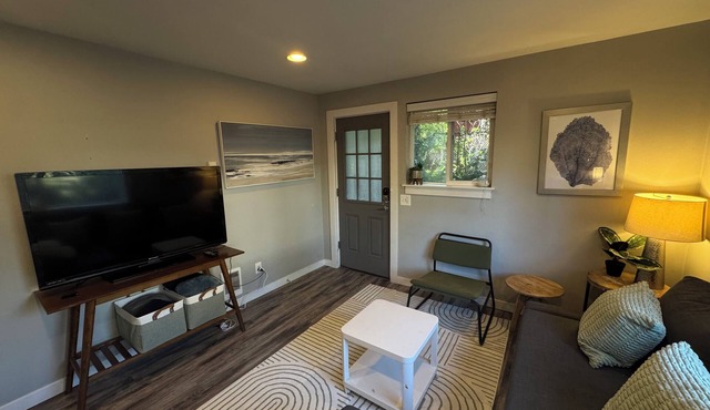 Creekside 2BR w/Large Patio in Walkable Neighborhood near Public Transit