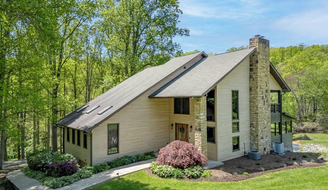 Creekside 3BR w/Firepit - 5 Min to Sports Park - 10 Min to Downtown Asheville
