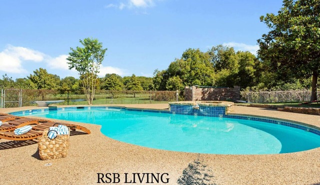 Creekside 4BR 2B Home with Beautiful Pool & Garde
