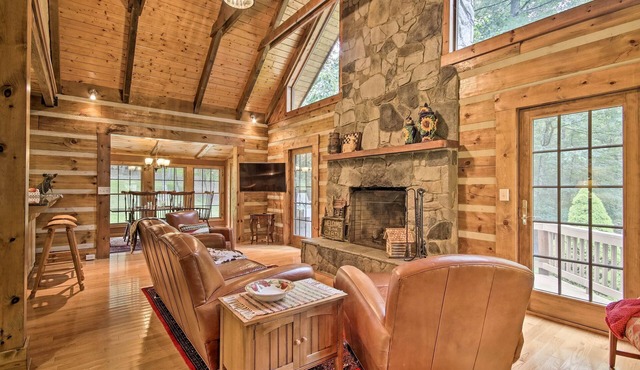 Creekside Berkeley Springs Cabin on 35 Acres!