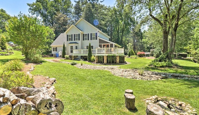 Creekside Brevard Home < 1 Mi to Downtown!