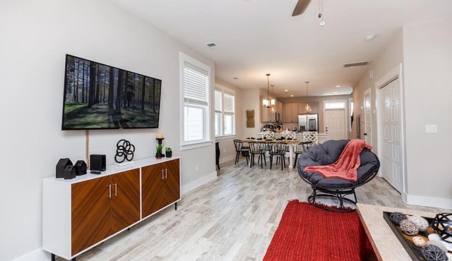 Creekside Bungalow - 4 mi to downtown Charleston