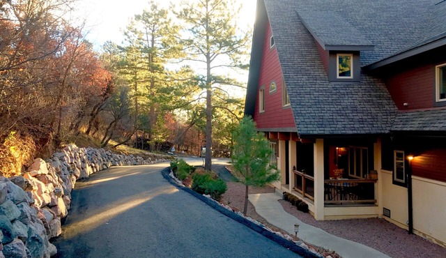 Creekside Bungalow Adjacent To Reservoir Trail On Private 3 acre lot!