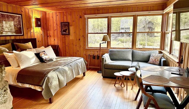 Creekside Bunkhouse on Early Winters Creek