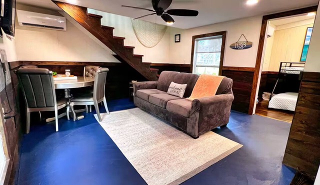 Creekside Cabin close to New Smyrna Beach Charming 2-bedroom