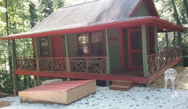 Creekside Cabin Close to hiking trails and waterfalls