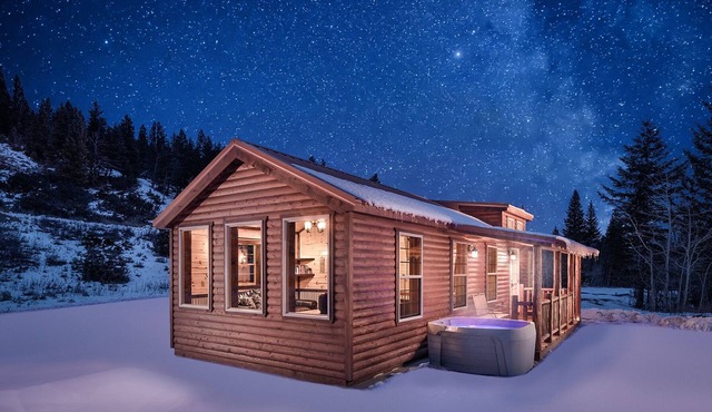 Creekside Cabin - Cute Log Cabin on Big Timber Creek in the Crazy Mountains!