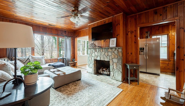 Creekside Cabin + Fire Pit | 10 Min to DT