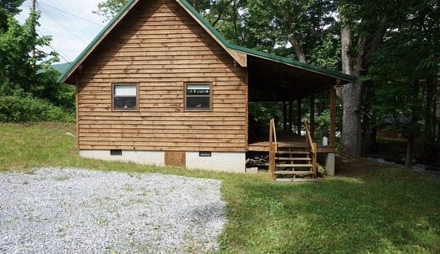 Creekside Cabin, high speed wifi, T Mobile and Verizon only phones work.n