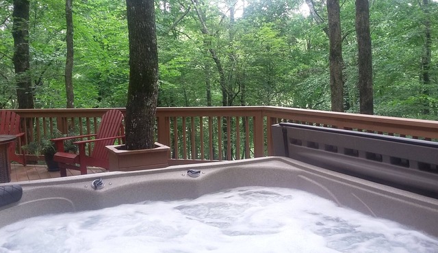 Creekside Cabin-Hot Tub - Amid North Georgia Wineries