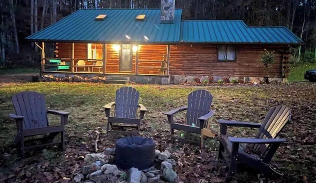 Creekside Cabin in the Mountains
