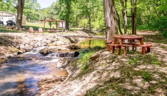 Creekside Cabin near Blue Ridge Parkway