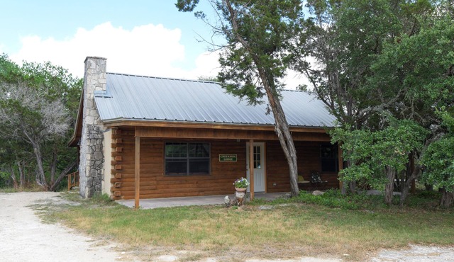 Creekside Cabin near Lost Maples State Park