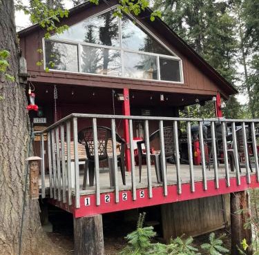 Creekside Cabin Pet Friendly Peaceful Cabin