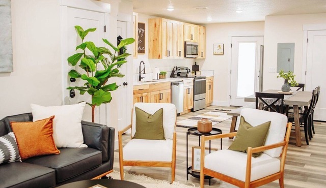 Creekside Cabin Ponderosa- ONE BR, Stay near Lava!