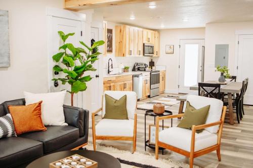 Creekside Cabin Ponderosa-stay with views near Lava