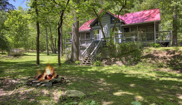 Creekside Cabin-Private Hot Tub-Firepit-Fishing