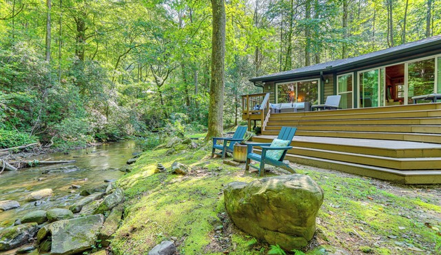 Creekside Cabin Rental ~ 8 Mi to Downtown Ellijay!