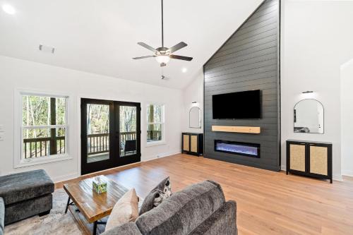 Creekside Cabin, Sauna, Near Wineries and BJ Reece