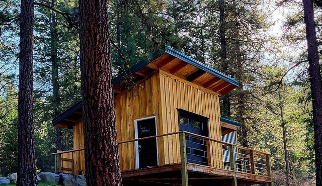 CreekSide Cabin - Secluded 1 bedroom Cabin built with Nature in mind