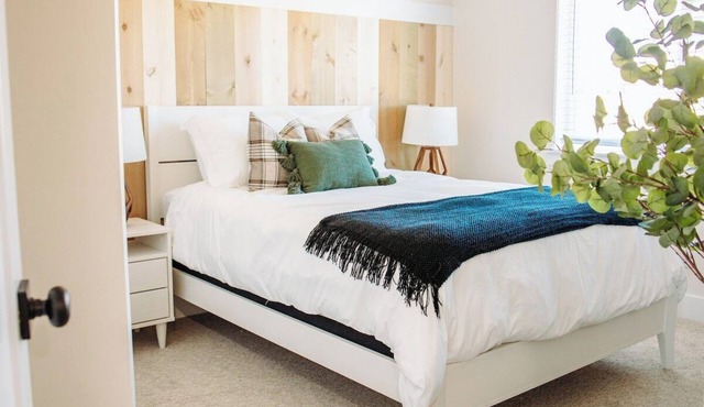 Creekside Cabin-Willow, stay with views & near Lava!