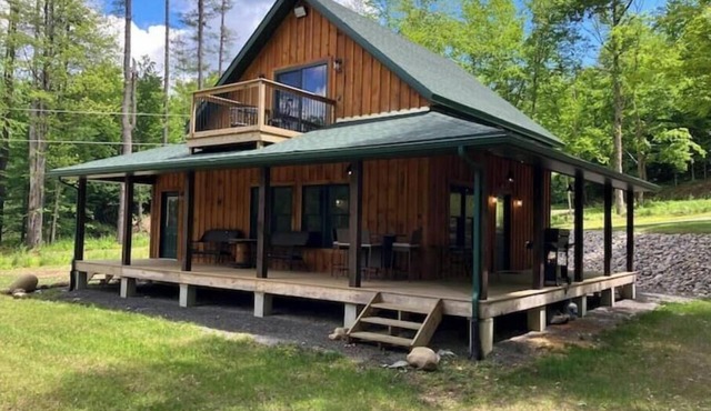 Creekside Cabin with Lake Access , Brand new build !