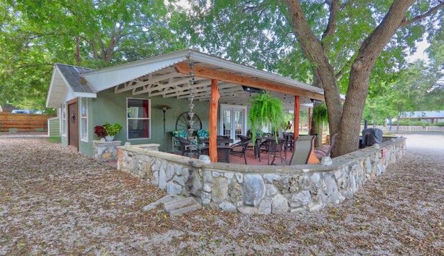Creekside Cabins - The Hunter's Lodge