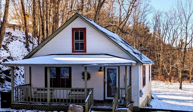 Creekside Canaan Cabin - close to trails, no pet fee!