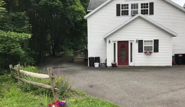 Creekside Chalet + Allstar Deluxe