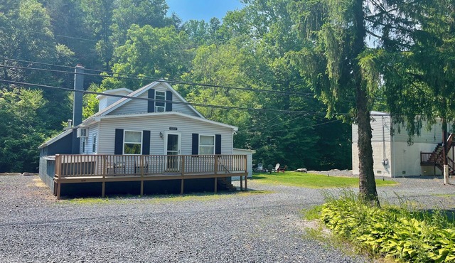 Creekside Chalet @ Knoebels! Deck, Yard & FirePit