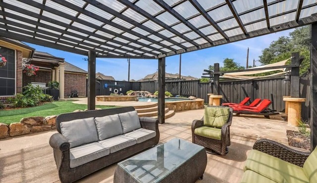 Creekside Charm w/Pool, Backyard Oasis, Patio