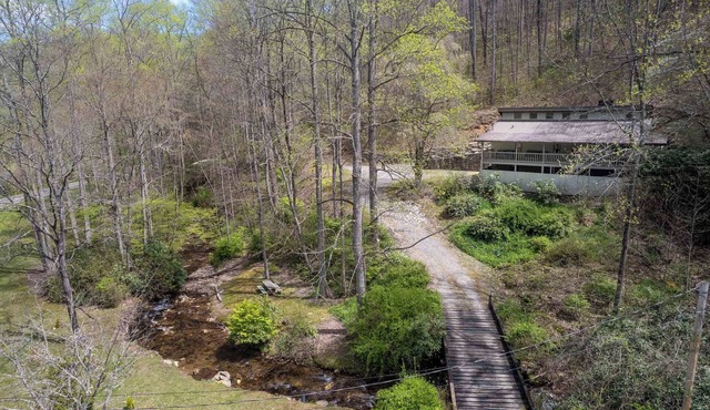 Creekside Comfort - A Gorgeous, Pet-Friendly Mountain Home Located Near WCU!